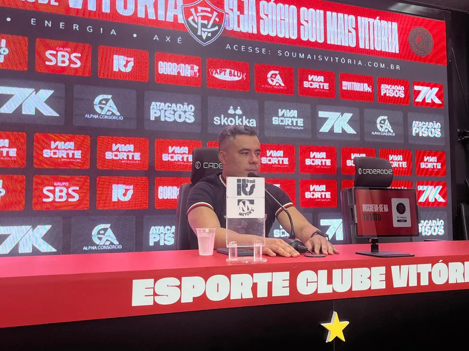 Jair Ventura na coletiva de imprensa