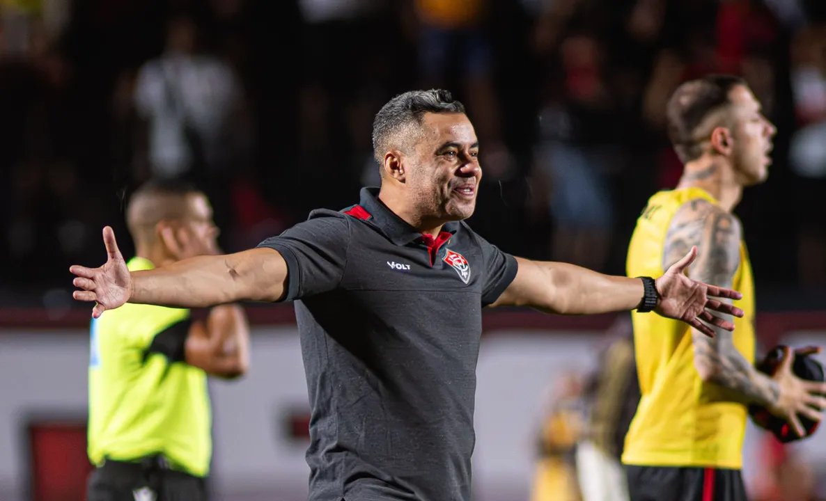 Jair Ventura, técnico do Vitória