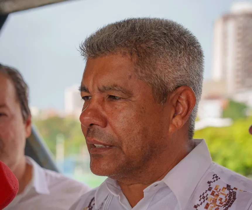 Jerônimo fez entregas neste domingo, 29, em homenagem ao aniversário de Salvador.