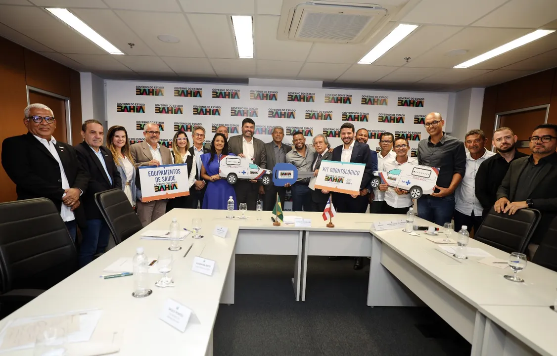 Governador Jerônimo Rodrigues (PT) teve reunião com comitiva da cidade de Santaluz, na manhã desta terça-feira, 10