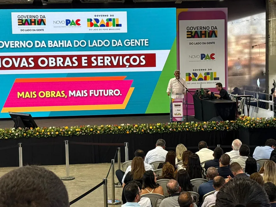 Jerônimo Rodrigues durante anúncio de pacote