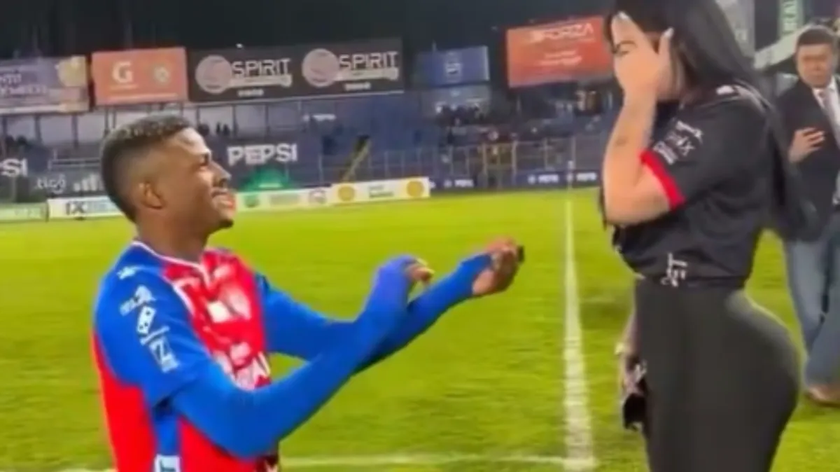 Pedido de casamento de Derrickson Quirós