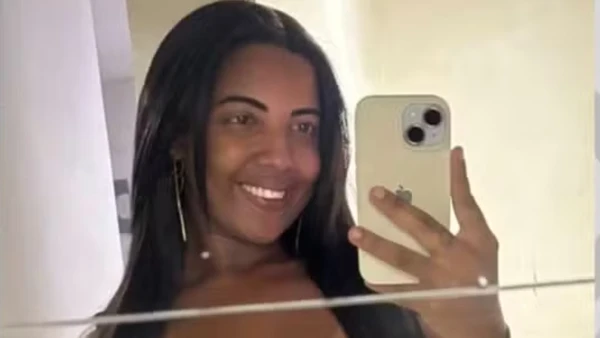 Imagem ilustrativa da imagem Jovem é esfaqueada e queimada após recusar namorar colega de trabalho