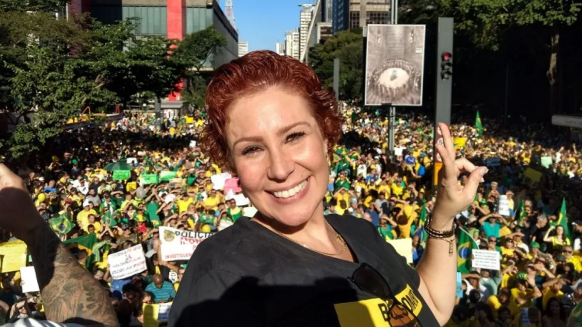 Carla Zambelli permanece na Itália até nova decisão