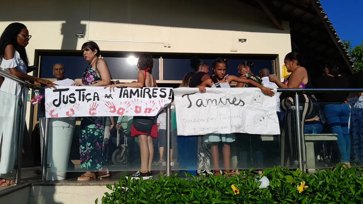 Cartazes pediam justiça por Thamiris