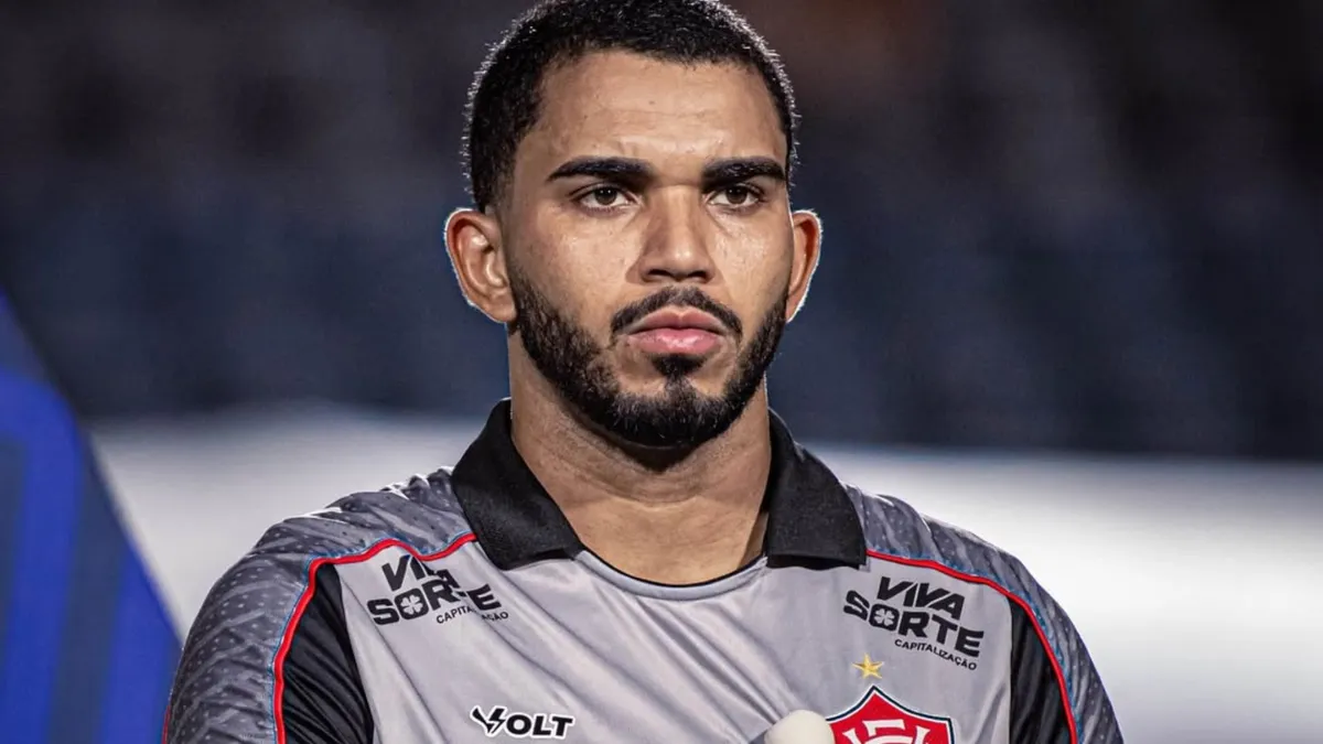 Imagem ilustrativa da imagem Lucas Arcanjo sente incômodo e é substituído em jogo do Vitória