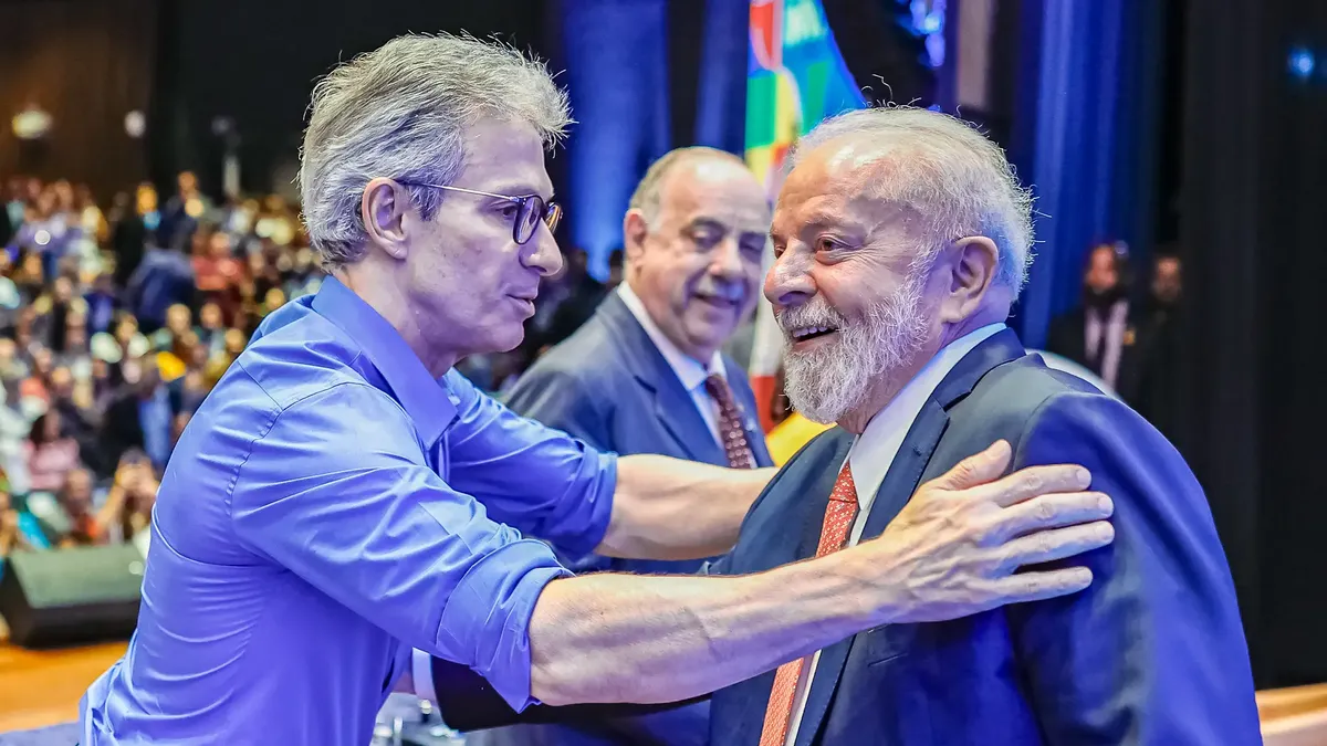 Romeu Zema (NOVO), governador de Minas Gerais, recebeu o presidente Lula (PT) em um evento em Belo Horizonte em março de 2025