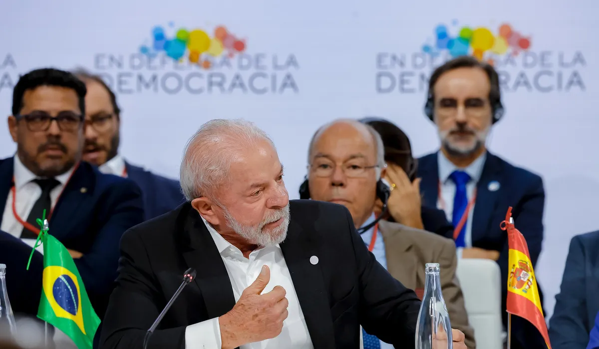 Lula durante discurso na 4ª Reunião de Alto Nível do Fórum Democracia Sempre, na Espanha.