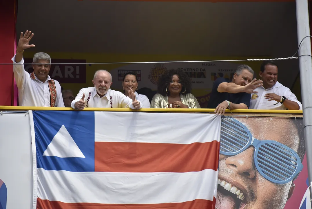 Lula foi ovacionado durante participação no carnaval de Salvador em 2026