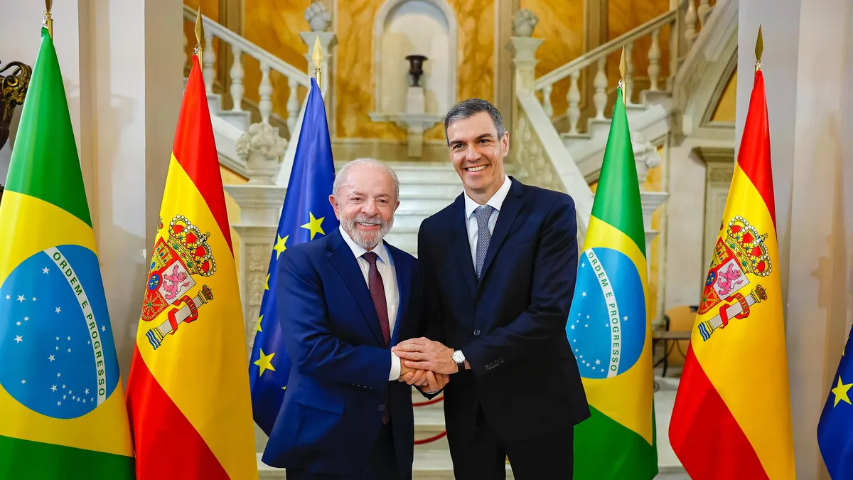 Lula durante cerimônia oficial de chegada à Espanha