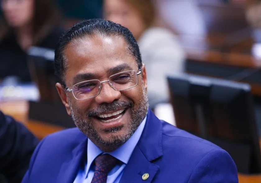 Márcio Marinho recebe Comenda 2 de Julho