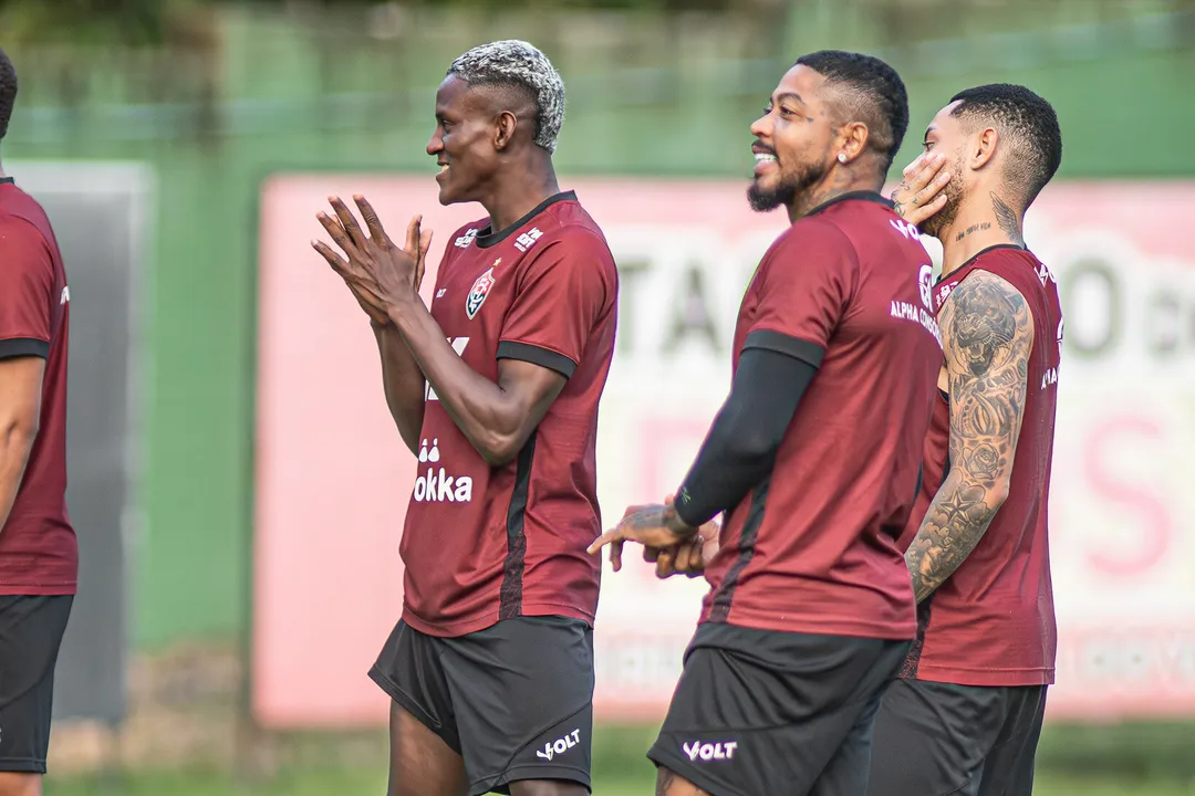 Marinho durante treino com os companheiros