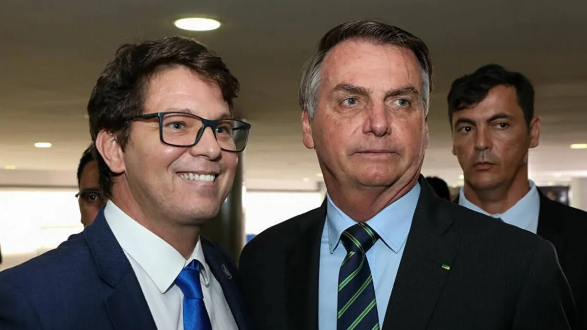 Mário Frias ao lado do ex-presidente Jair Bolsonaro