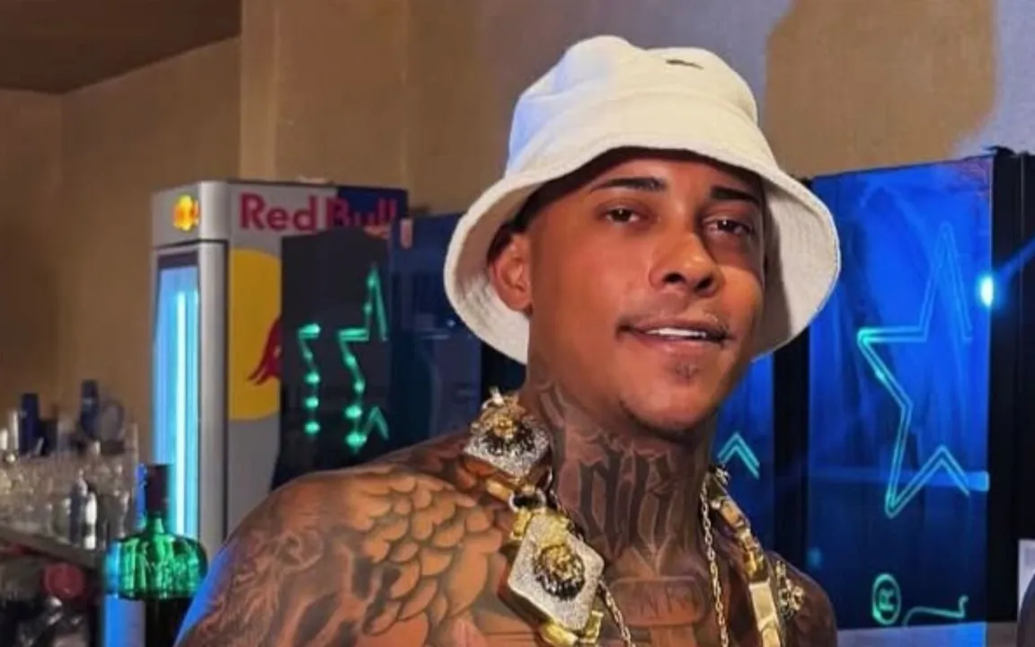 MC Poze do Rodo foi abordado em casa com amigos