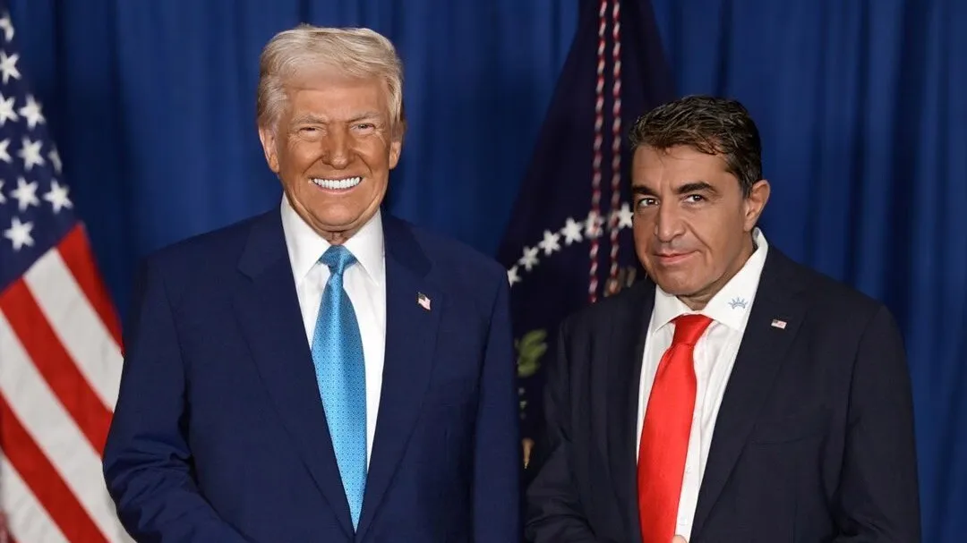 Donald Trump, presidente dos EUA, ao lado de Paolo Zampolli, enviado especial do governo para assuntos globais