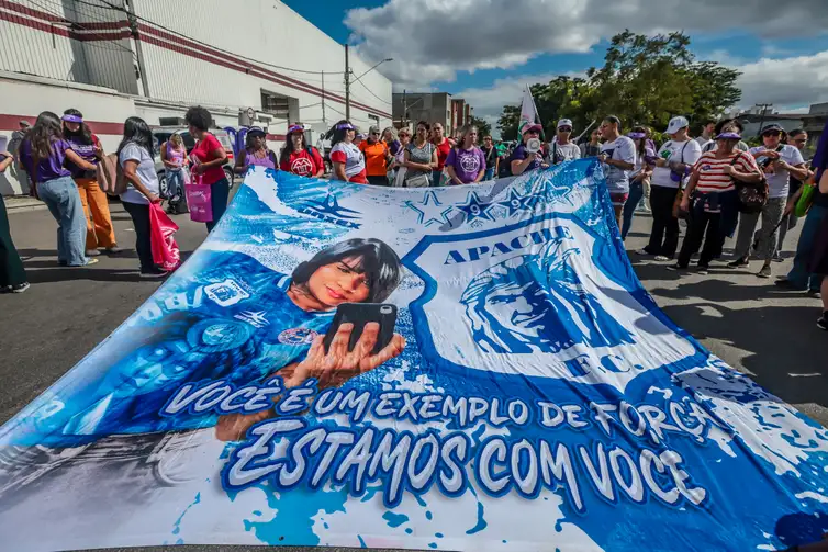 Ato faz homenagem à memória de Tainara Souza Santos, de 31 anos