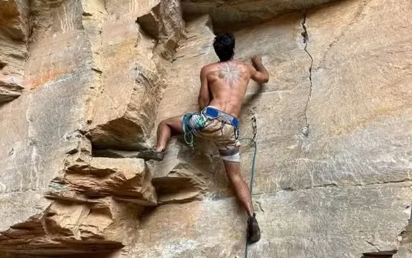 Imagem ilustrativa da imagem Montanhista morre após cair de uma altura de 80 metros durante escalada na Bahia