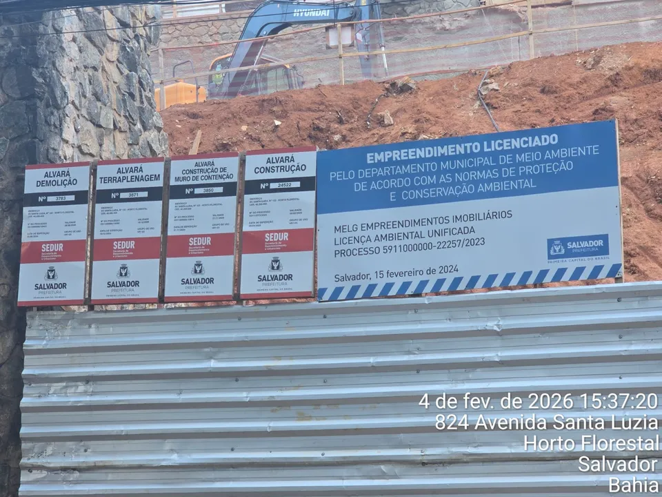 Placa da obra no Horto Florestal