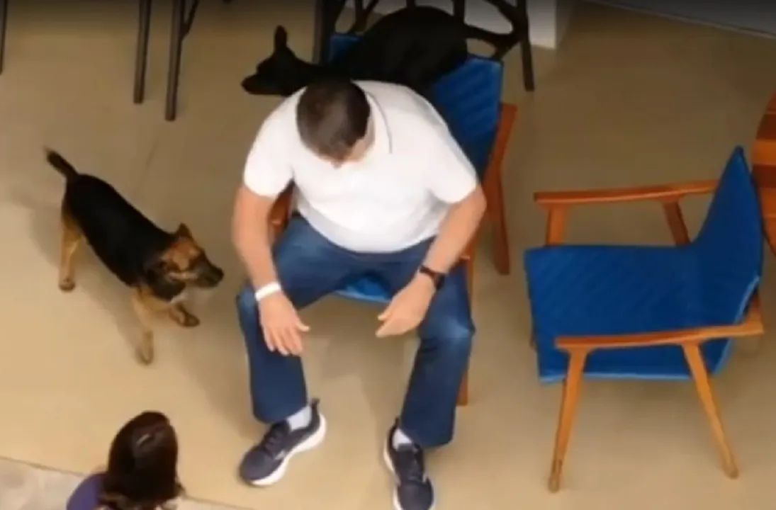 Drone da Globo fez imagens de Bolsonaro em sua residência.