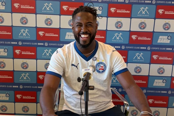 Além de coordenar elencos,  Aelton também experimentou a frente das câmeras como modelo