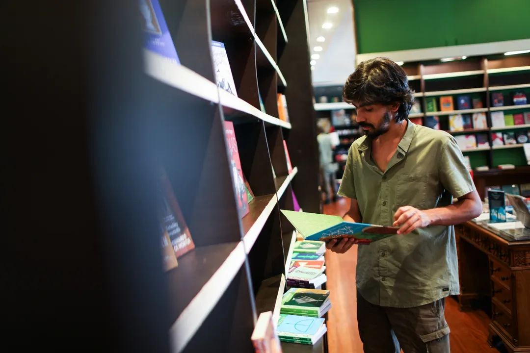 Kin Guerra é sócio-diretor da Editora Solisluna