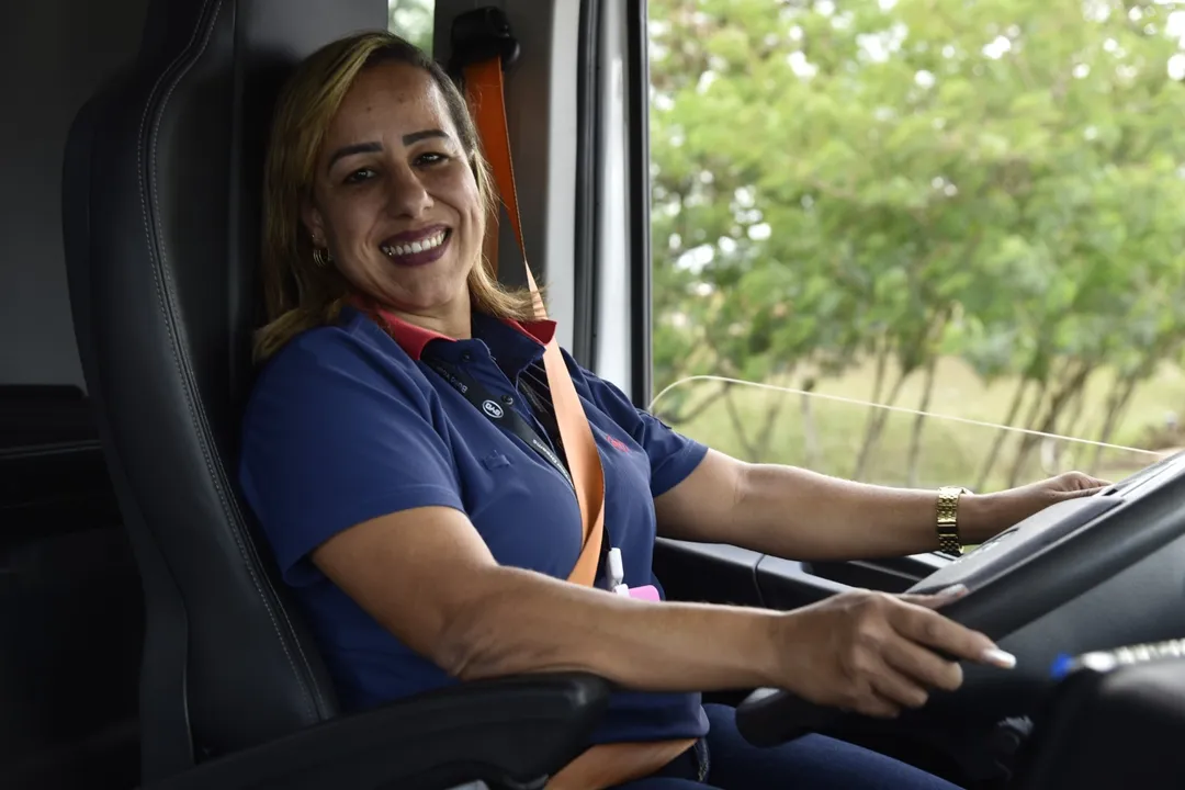 Magda dirige carreta há dez anos