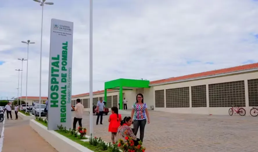 Uma mulher morreu e 113 pessoas apresentaram sintomas de intoxicação alimentar após comerem em pizzaria