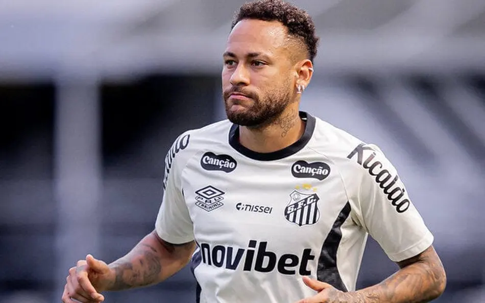 Neymar em campo pelo Santos na Vila Bemiro