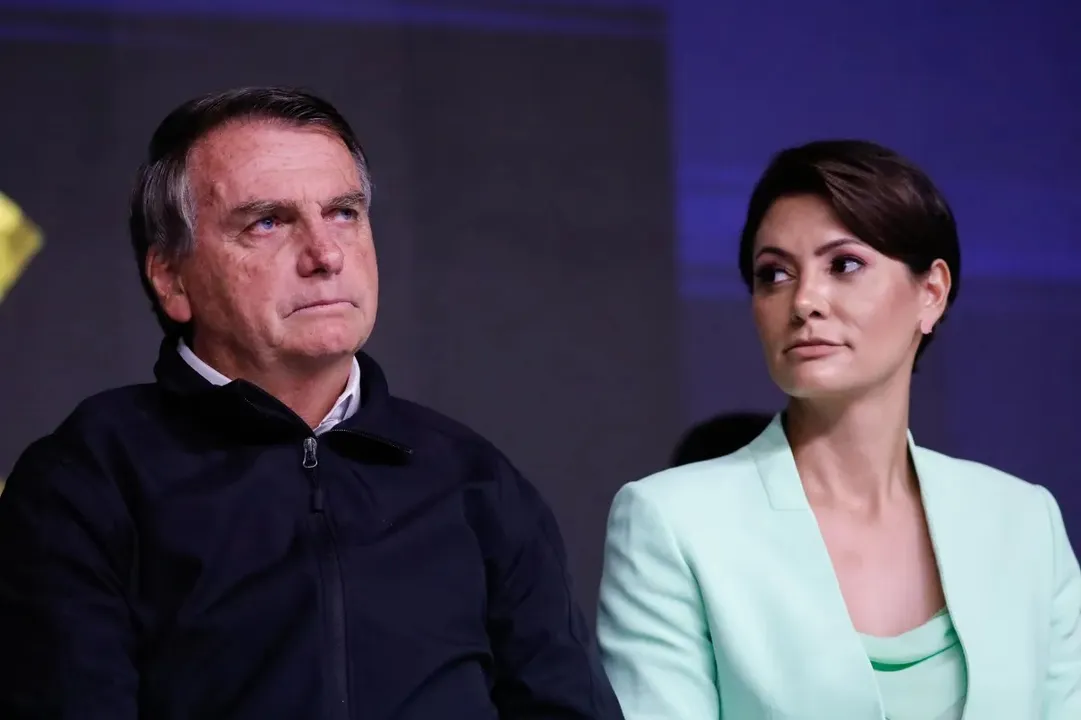 Jair Bolsonaro completa 71 anos e recebe mensagem de esposa