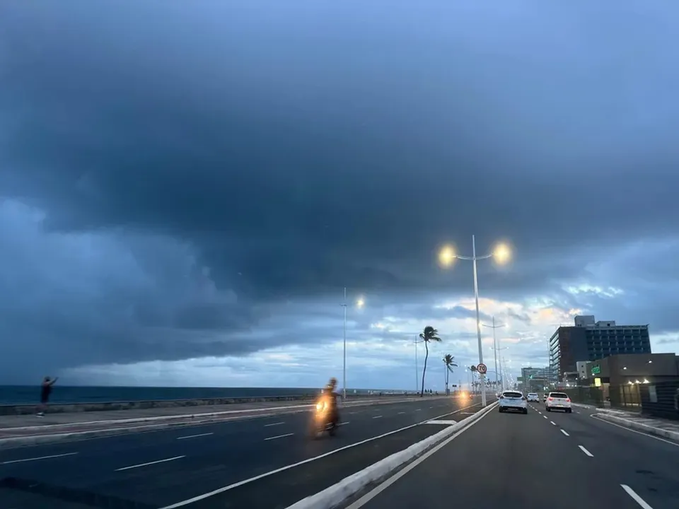 Frente fria é associada a ciclone extratropical