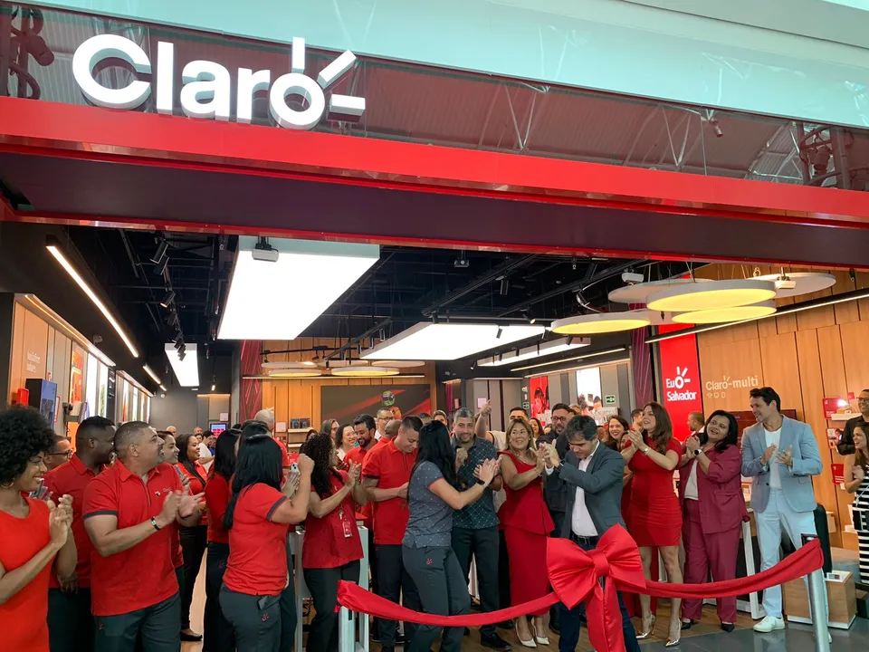 Reinauguração da loja da Claro