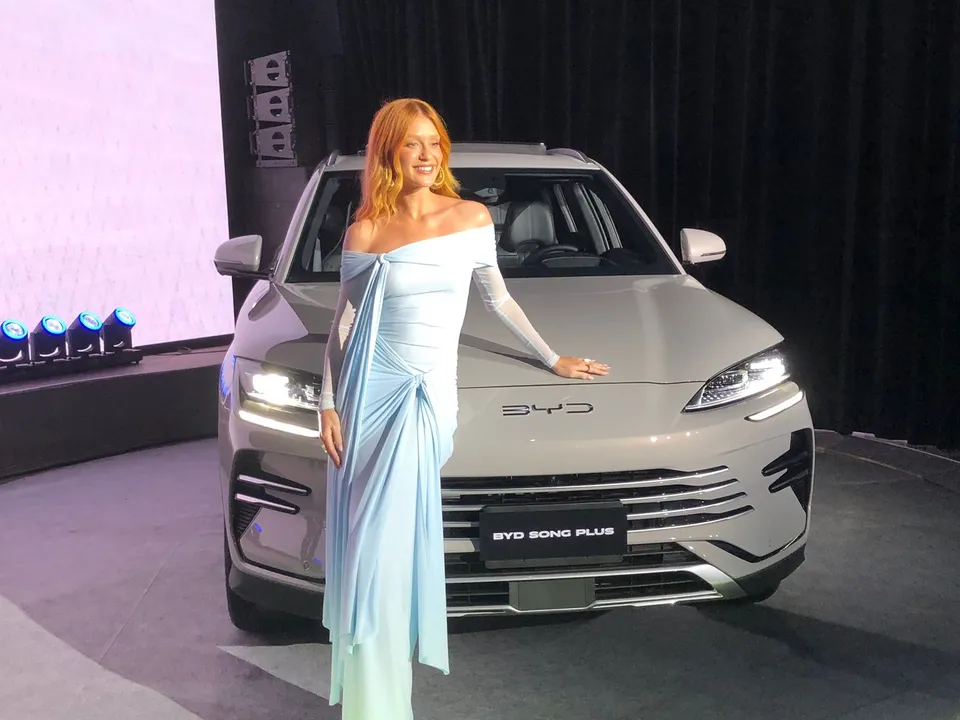 Atriz Marina Ruy Barbosa apresentou o carro no evento