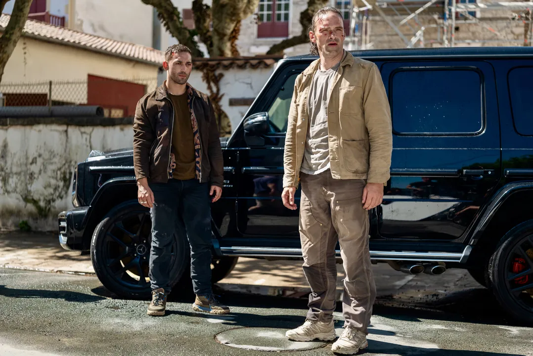 Filme nova da Netflix promete ação constante para uma maratona envolvente