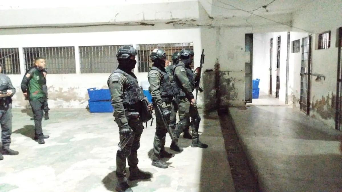 Imagem ilustrativa da imagem Operação mira celulares em presídios da Bahia e tenta frear atuação de facções