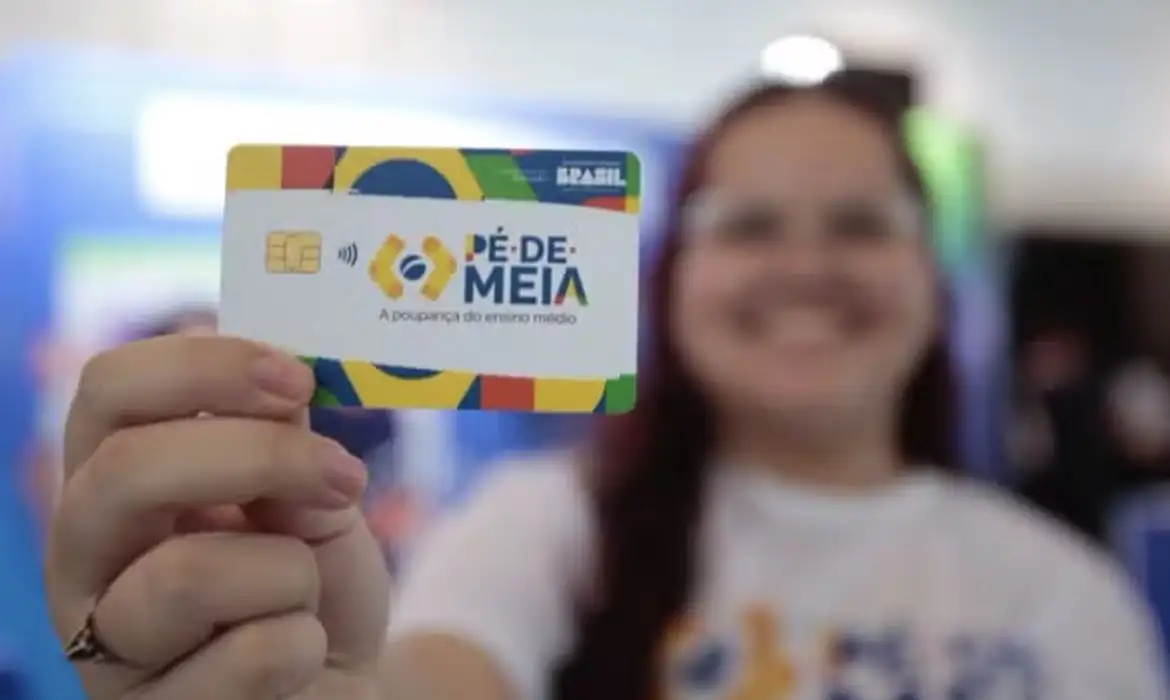 Último grupo recebe R$ 200 do Pé-de-Meia