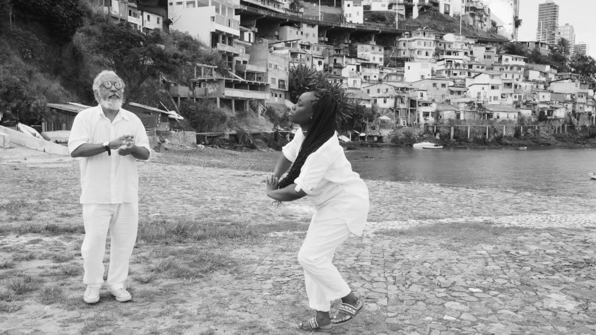 A obra acompanha os caminhos de Letieres