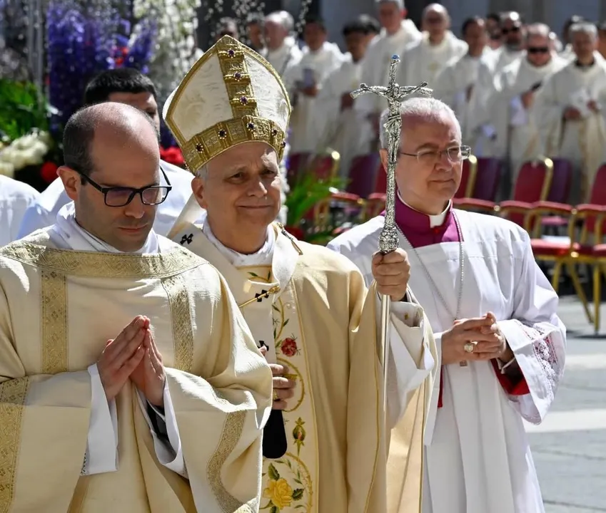 Pela primeira vez, Papa Leão XIV celebra missa de Páscoa