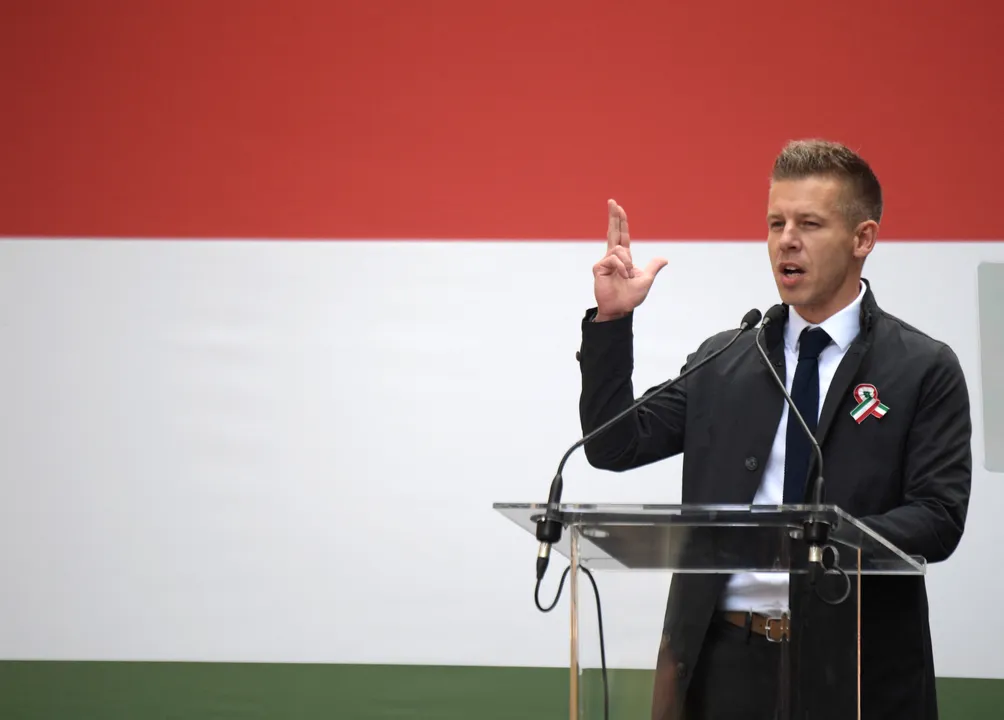 Tisza, partido de centro-direita, lidereado por Peter Magyar, venceu as eleições presidenciais na Hungria.