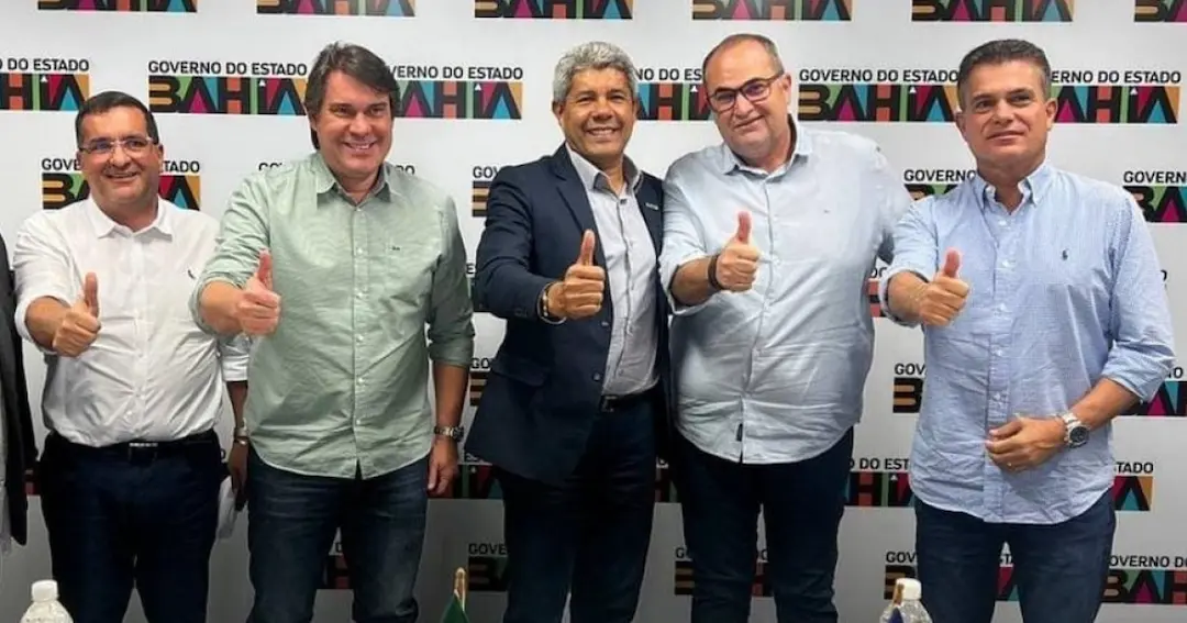 Parlamentares reunidos com governador Jerônimo Rodrigues (PT)