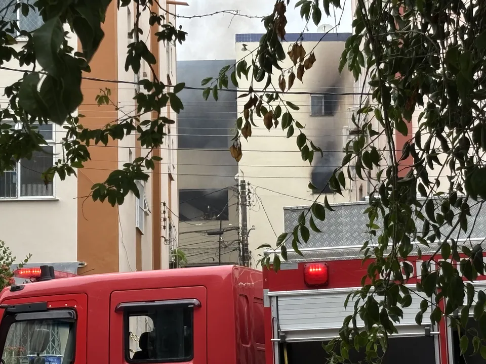 Explosão destrói prédio em Salvador e moradores ficam feridos