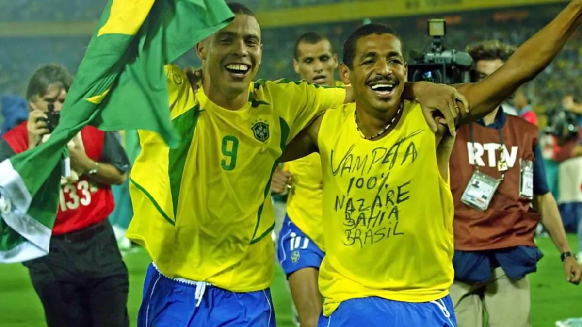 Ronaldo Fenômeno e Vampeta campeões do mundo