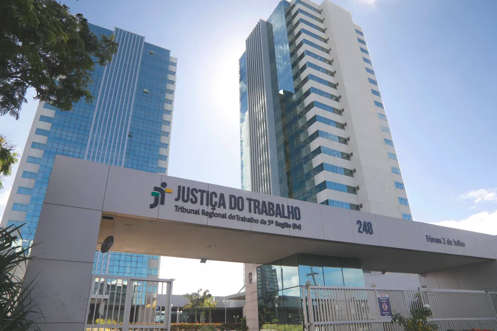 Situação aconteceu no início da manhã e chamou a atenção de servidores e visitantes