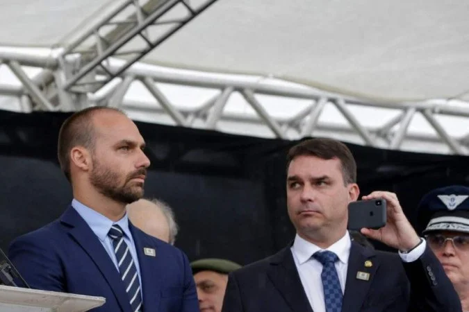 Eduardo Bolsonaro e Flávio Bolsonaro
