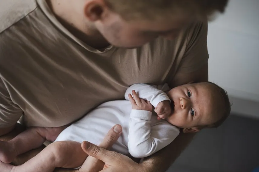Imagem ilustrativa da imagem PL que amplia licença-paternidade para 20 dias é aprovado no Senado