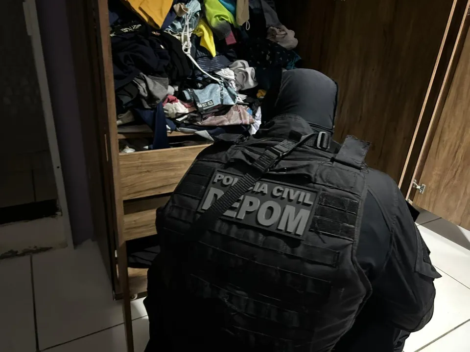 Polícia apreendeu arma, munições e celulares na casa do PM preso durante a operação