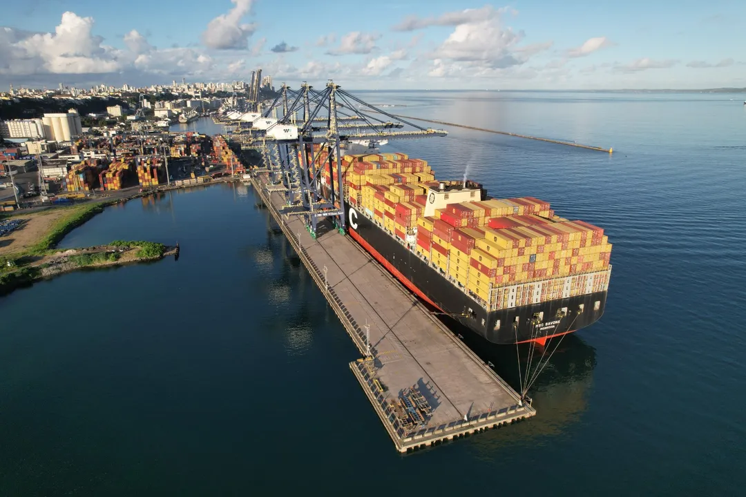 Navio com mais de 800 toneladas de materiais para as obras da ponte Salvador-Itaparica chegou ao Porto de Salvador