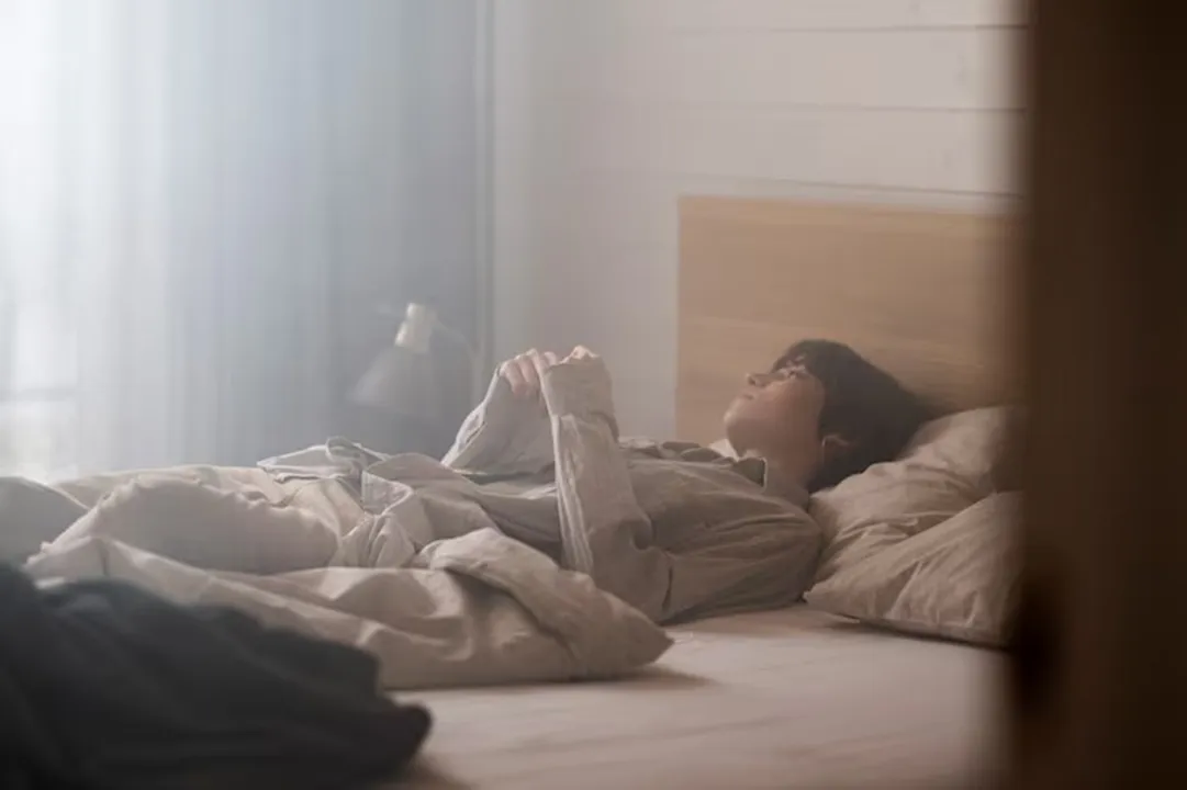 Principal razão é o acúmulo de dióxido de carbono no ambiente ao longo da noite