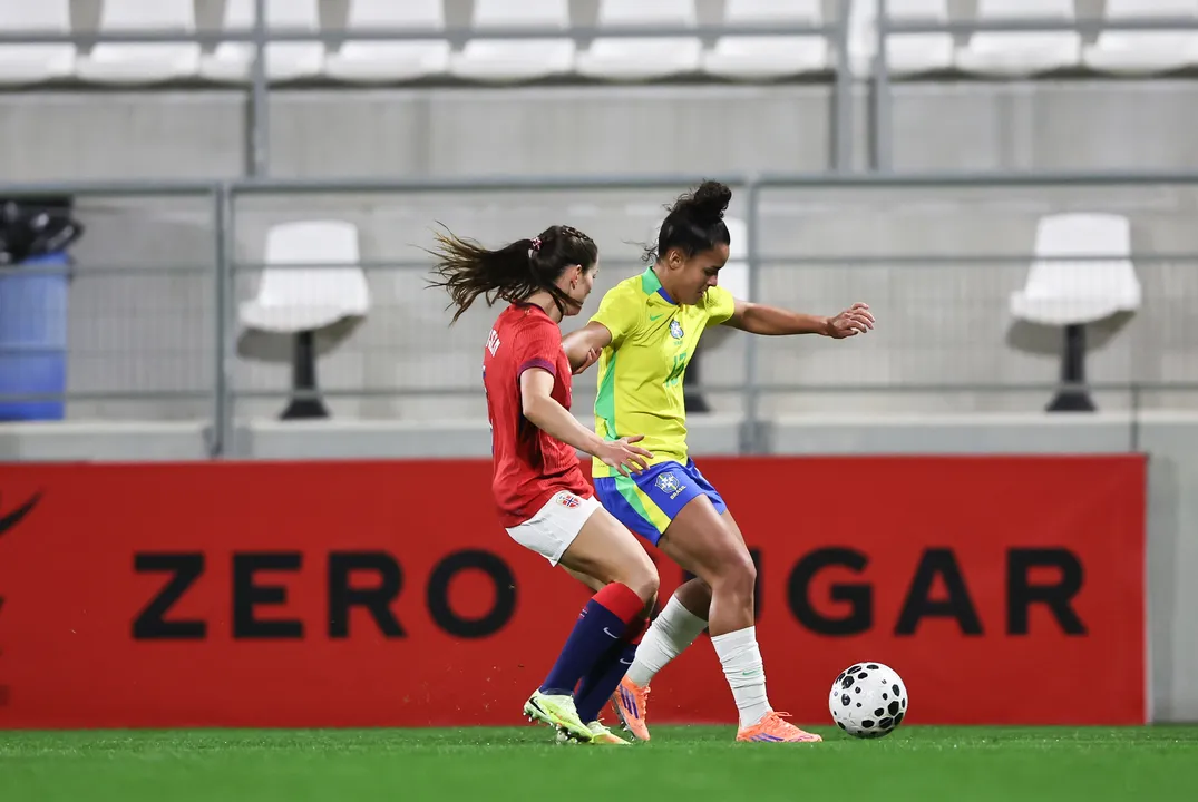 Jogo entre Brasil x Noruega no Futebol Feminino