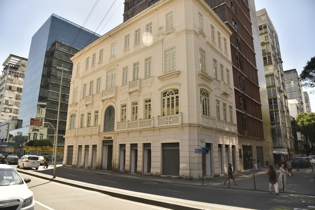 Decretos autorizam o município a assumir imóveis privados com sinais evidentes de abandono