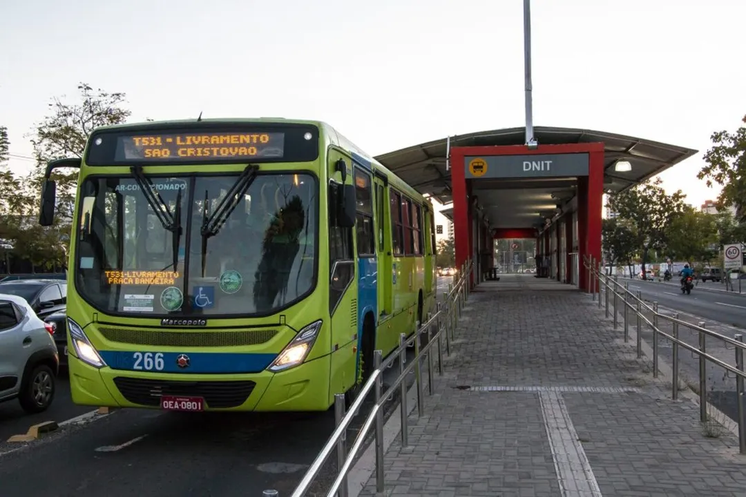Ônibus da frota municipal de Teresina (PI)